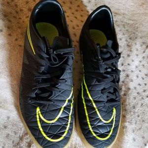 Men's indoor soccer shoes